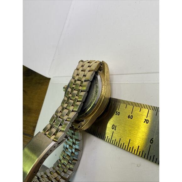 Activa By Invicta Mens Gold Diver Style Watch New Battery